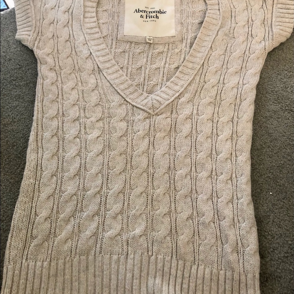 Abercrombie & Fitch tan sweater/vest